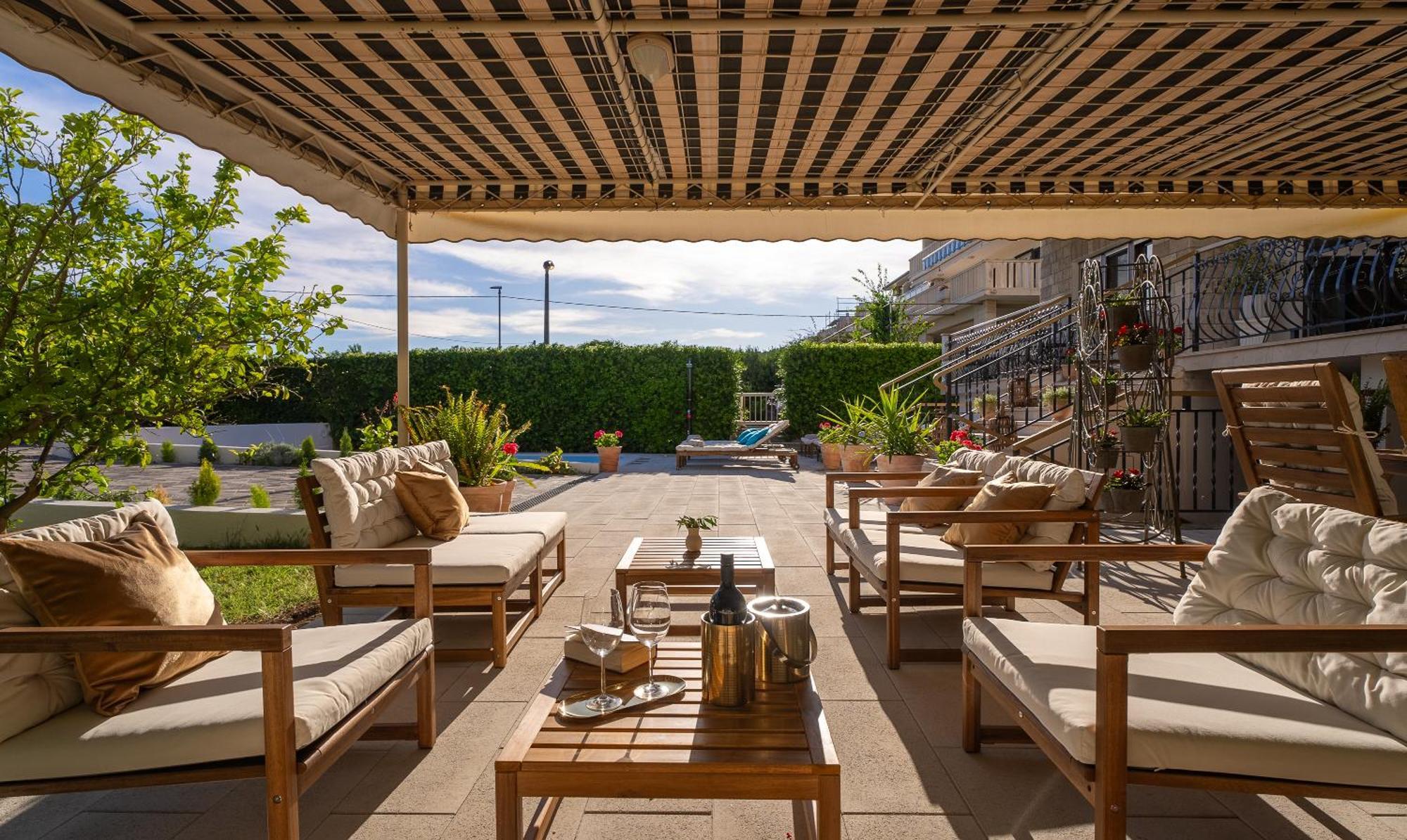 Storge Boutique Bed & Breakfast 오미스 외부 사진