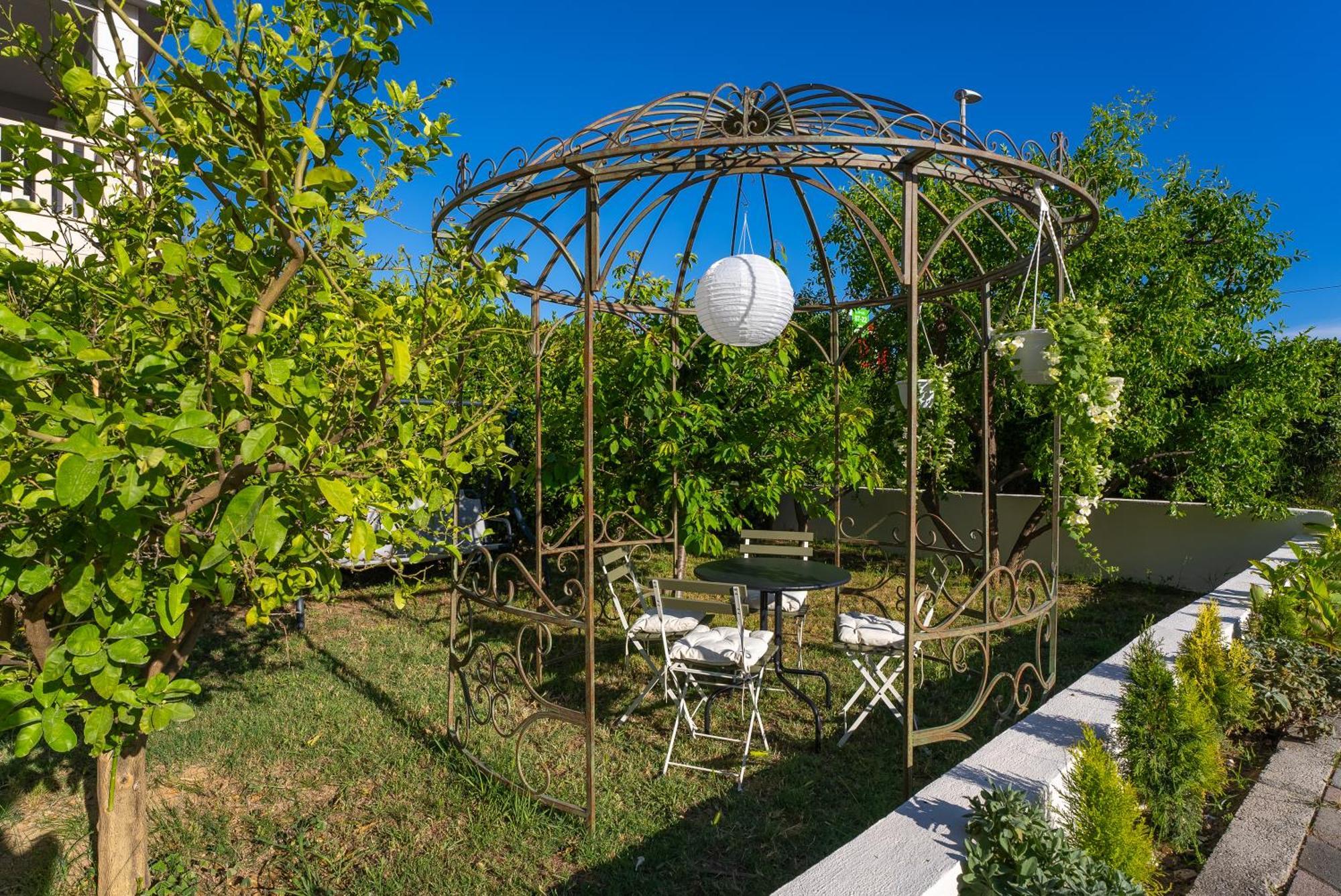 Storge Boutique Bed & Breakfast 오미스 외부 사진