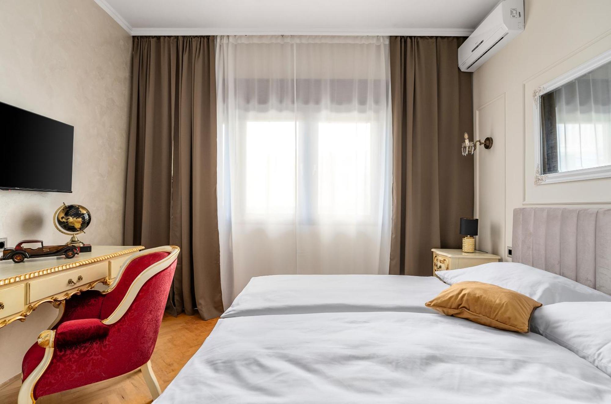 Storge Boutique Bed & Breakfast 오미스 외부 사진
